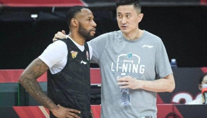 广东男篮三冠功勋成为教练，上海外援回归困难，四川又成全华班